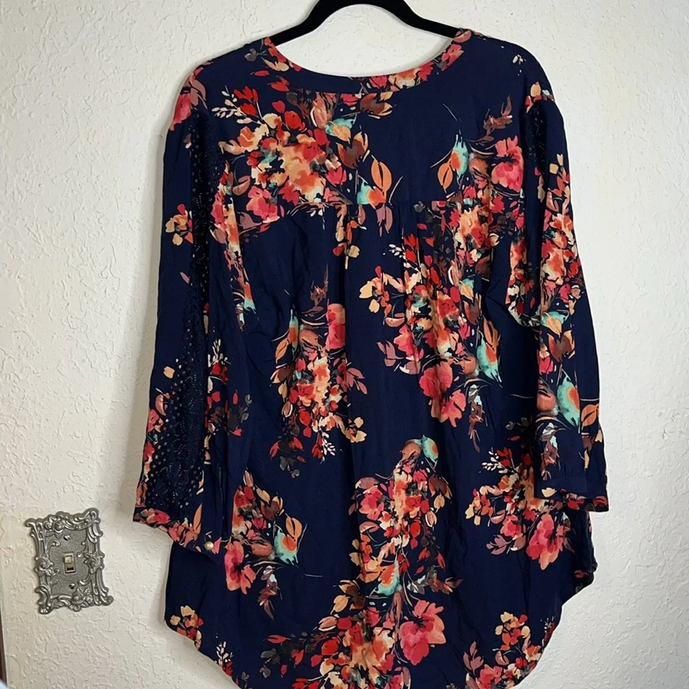 Torrid Navy Floral LS Challis Embroidered Blouse size 2X - Picture 6 of 6